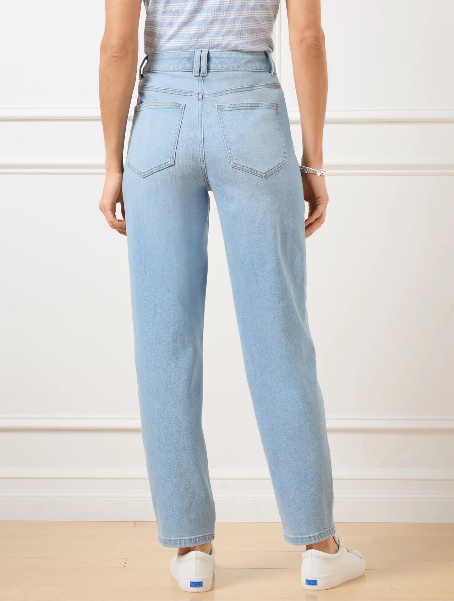 Relaxed Tapered Barrel Leg Jeans - Carlina Wash