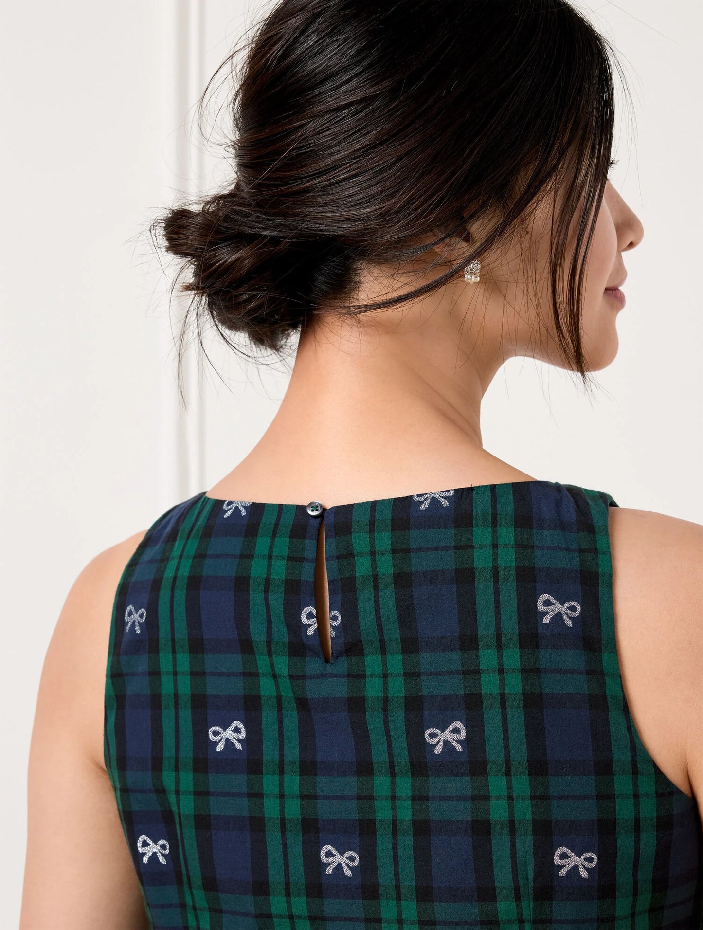 Metallic Bow Black Watch Shell