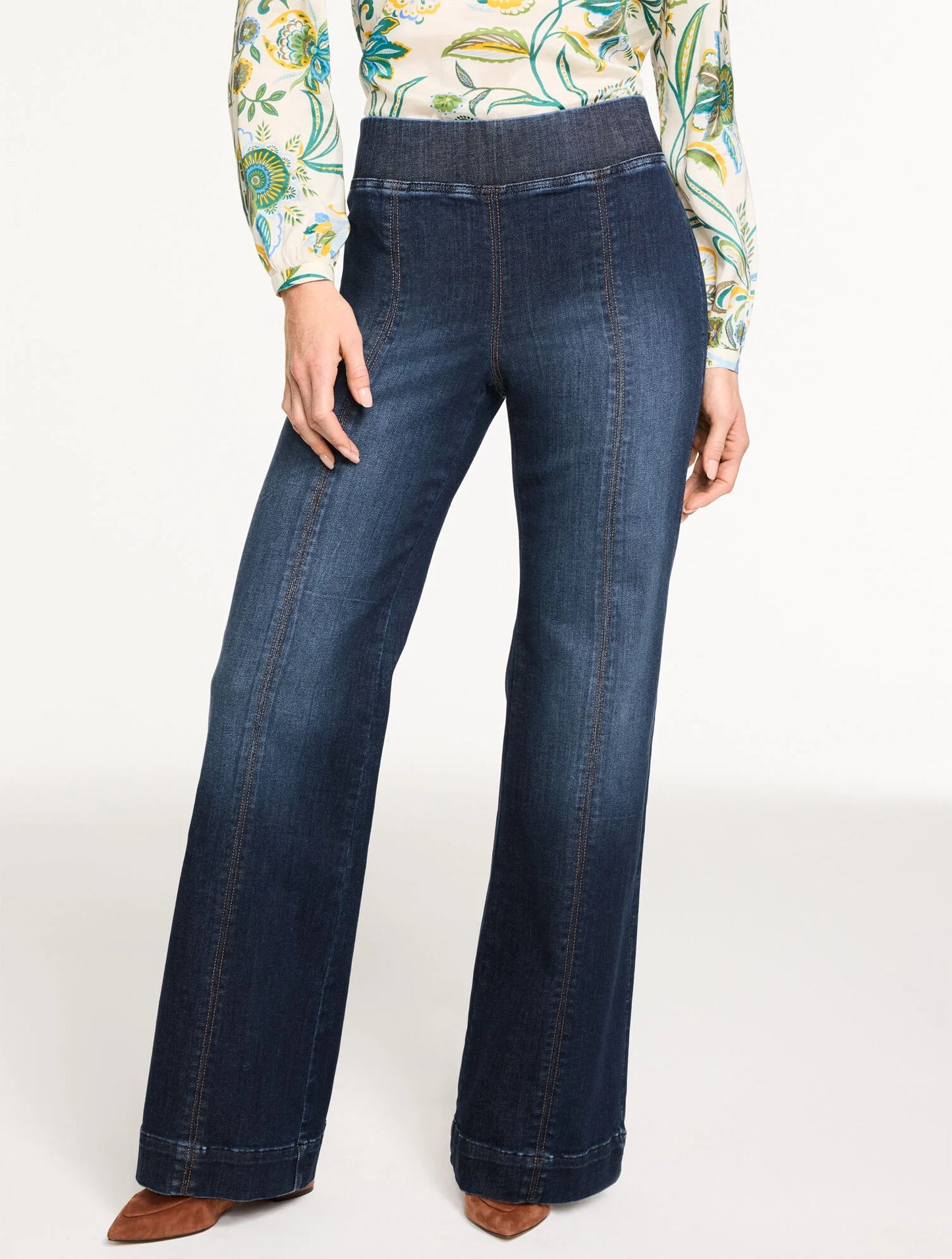 Flare Leg Pull-On Travel Jeans - Beekman Wash