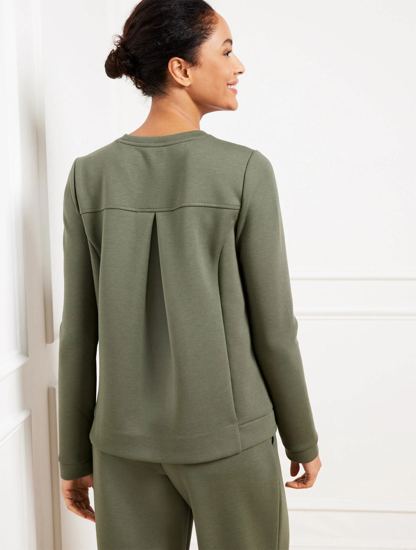 AirKnit Stretch Pleat Back Pullover