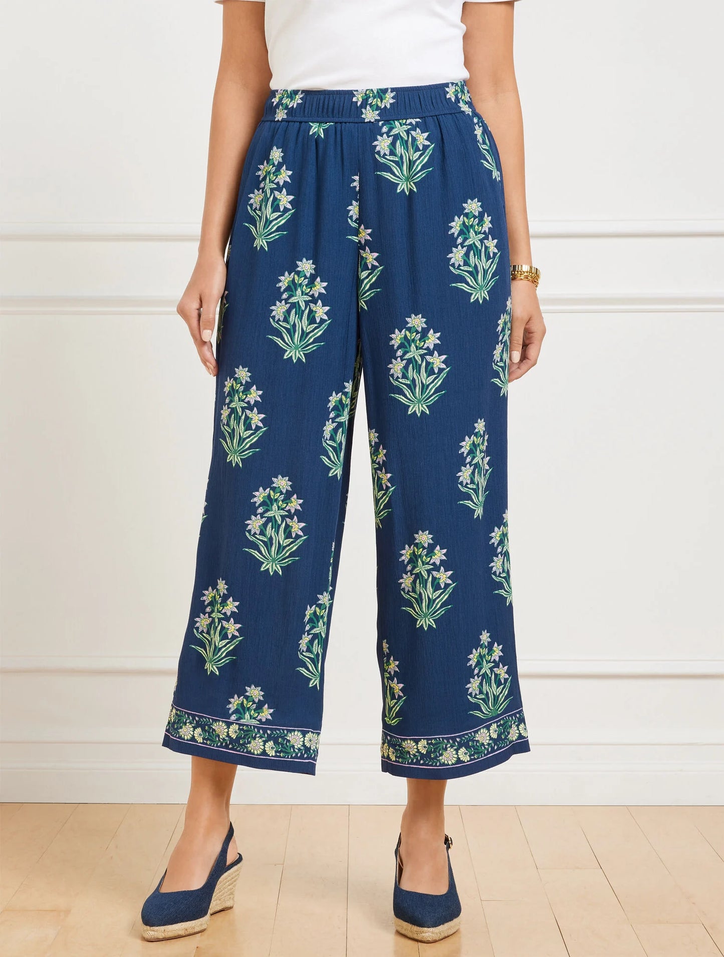 Wide Crop Pull-On Pants - Leafy Floral