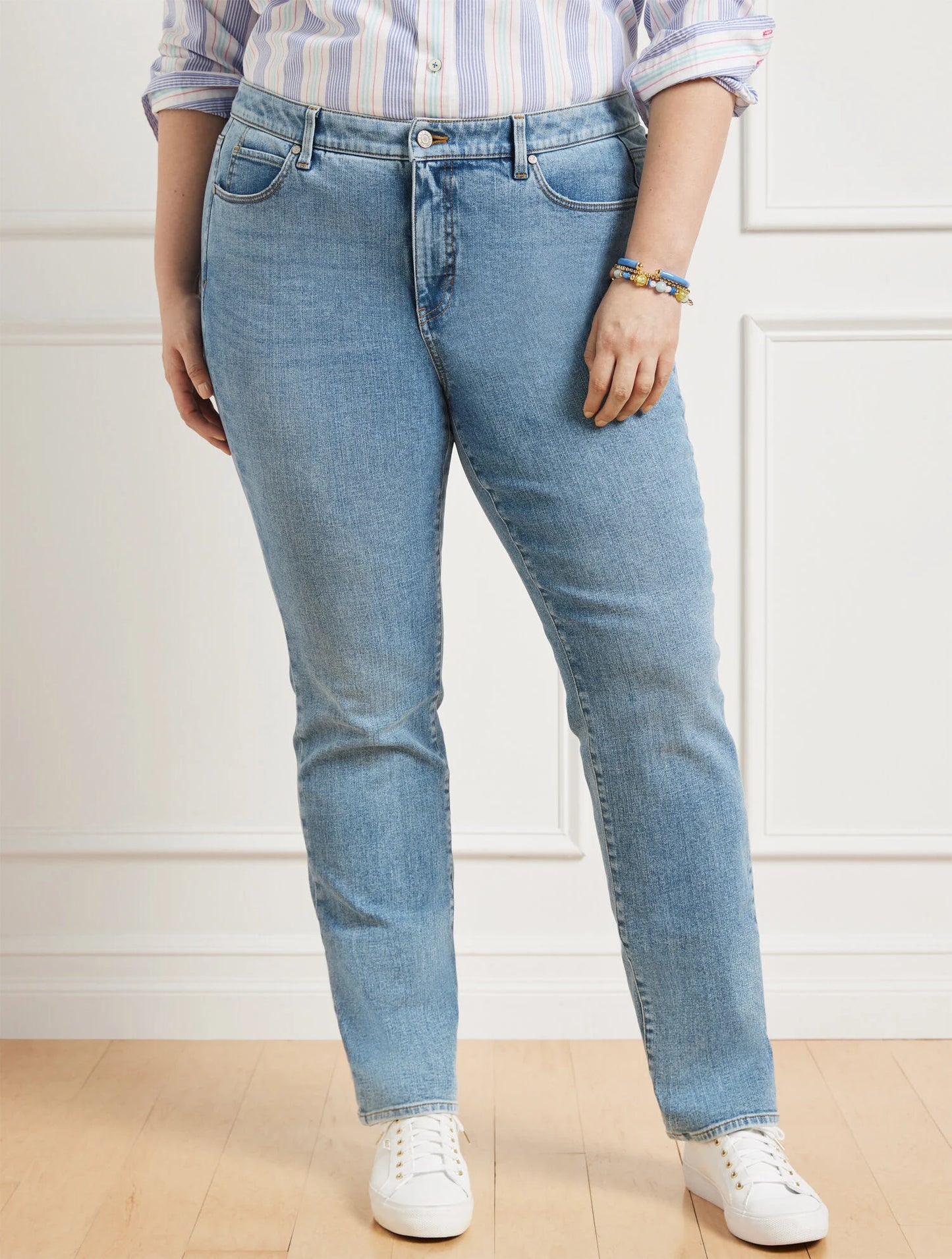 Straight Leg Jeans - Carolina Wash